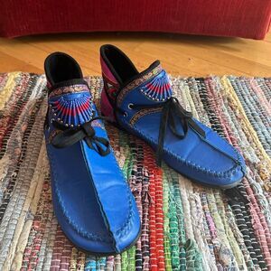 Handmade Hi Top Beaded Mocassins Blue and Pink Womens Booties 40 Leather